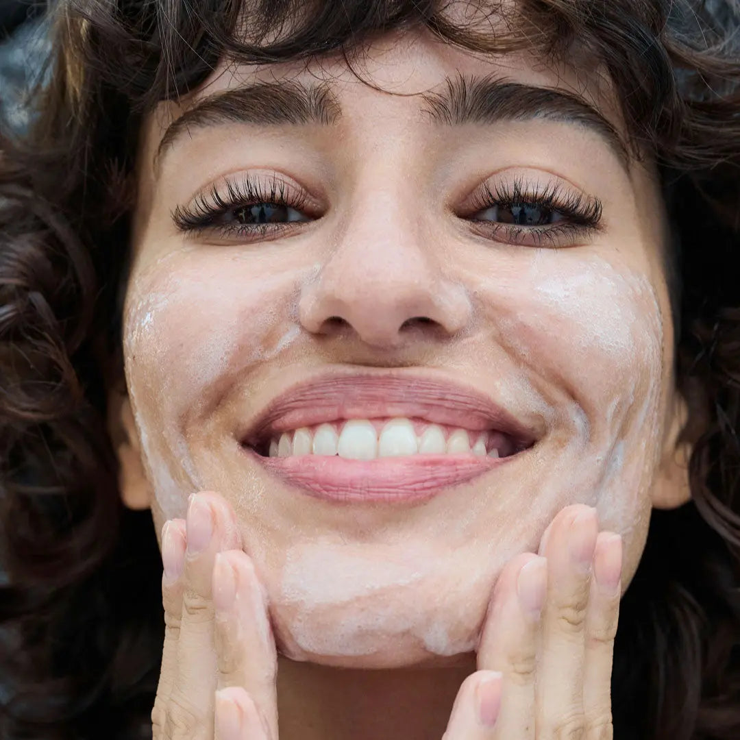 Face Wash auftragen Gesicht Naturkosmetik